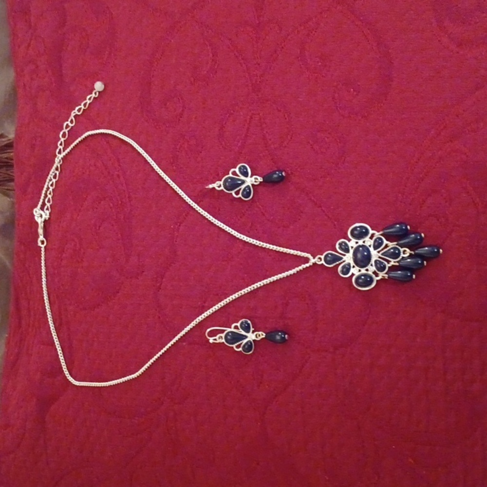 Costume necklace & Earring set